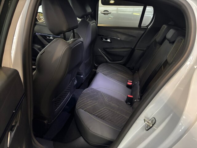 Peugeot e-208 GT 156 +Navi+Sicht+11KW OBC+ Peugeot e-208 GT 156 +Navi+Sicht+11KW OBC+