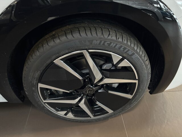 Peugeot e-208 GT 156 +Navi+Sicht+11KW OBC+ Peugeot e-208 GT 156 +Navi+Sicht+11KW OBC+