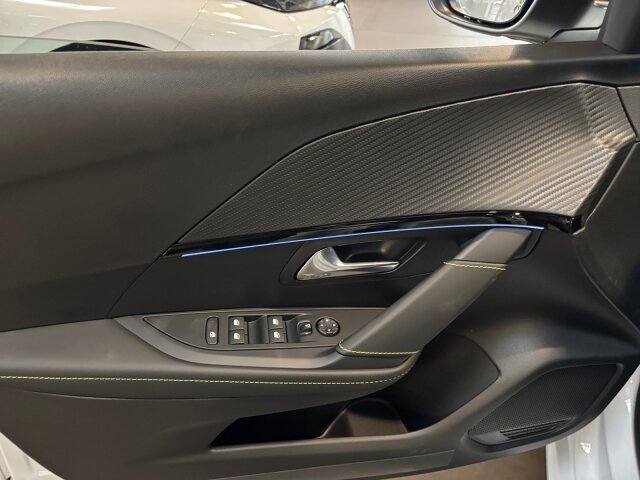 Peugeot e-208 GT 156 +Navi+Sicht+11KW OBC+ Peugeot e-208 GT 156 +Navi+Sicht+11KW OBC+