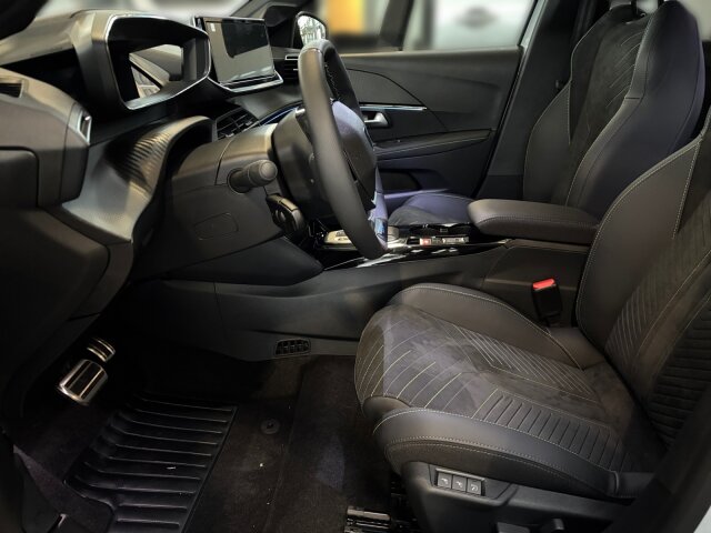Peugeot e-208 GT 156 +Navi+Sicht+11KW OBC+ Peugeot e-208 GT 156 +Navi+Sicht+11KW OBC+