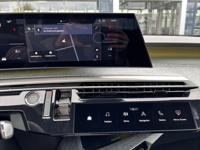 Peugeot E-3008 GT 210 74kW +11kWOBC+Navi+SHZ Peugeot E-3008 GT 210 74kW +11kWOBC+Navi+SHZ