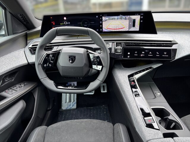 Peugeot E-3008 GT 210 74kW +11kWOBC+Navi+SHZ Peugeot E-3008 GT 210 74kW +11kWOBC+Navi+SHZ