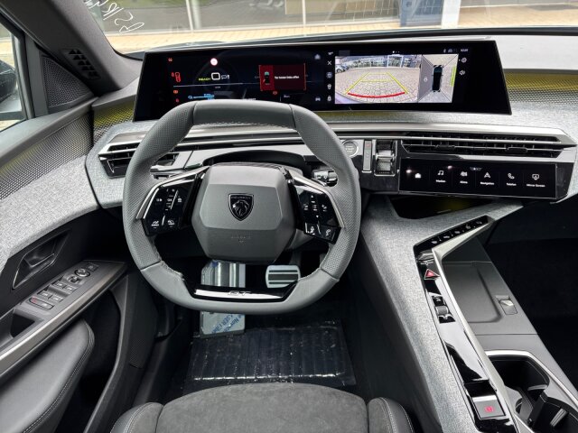 Peugeot E-3008 GT 210 74kW +11kWOBC+Navi+SHZ Peugeot E-3008 GT 210 74kW +11kWOBC+Navi+SHZ