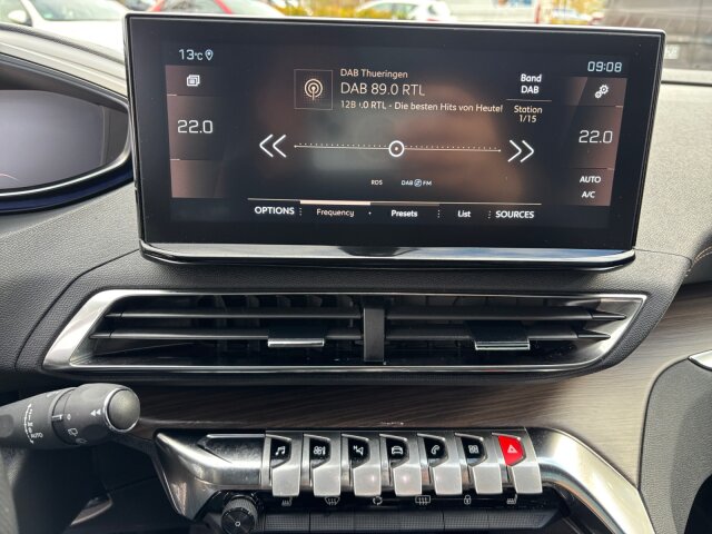 Peugeot 5008 GT BHDi 130 EAT8 +Kamera+LED+Pano-Dach+Navi Peugeot 5008 GT BHDi 130 EAT8 +Kamera+LED+Pano-Dach+Navi