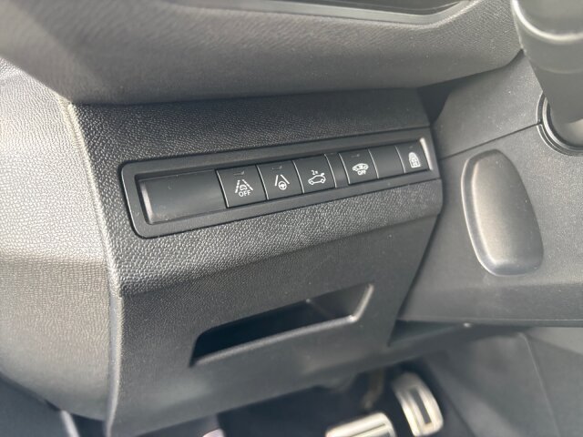 Peugeot 5008 GT BHDi 130 EAT8 +Kamera+LED+Pano-Dach+Navi Peugeot 5008 GT BHDi 130 EAT8 +Kamera+LED+Pano-Dach+Navi