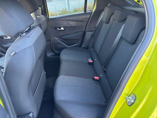 Peugeot E-208 Business 136 11 KW Charger+SHZ+Kamera+EPH Peugeot E-208 Business 136 11 KW Charger+SHZ+Kamera+EPH