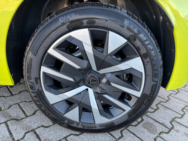 Peugeot E-208 Business 136 11 KW Charger+SHZ+Kamera+EPH Peugeot E-208 Business 136 11 KW Charger+SHZ+Kamera+EPH