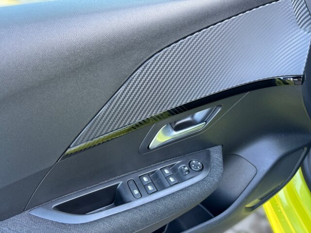 Peugeot E-208 Business 136 11 KW Charger+SHZ+Kamera+EPH Peugeot E-208 Business 136 11 KW Charger+SHZ+Kamera+EPH