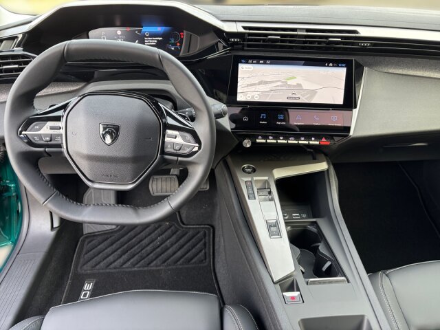 Peugeot 308 Allure 145 +Facelift+Navi+Kamera+Komfort+ Peugeot 308 Allure 145 +Facelift+Navi+Kamera+Komfort+