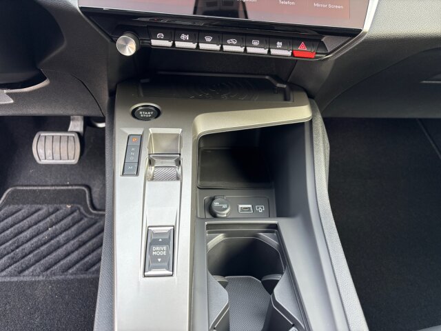 Peugeot 308 Allure 145 +Facelift+Navi+Kamera+Komfort+ Peugeot 308 Allure 145 +Facelift+Navi+Kamera+Komfort+