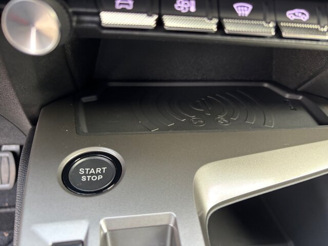 Peugeot 308 Allure 145 +Facelift+Navi+Kamera+Komfort+ Peugeot 308 Allure 145 +Facelift+Navi+Kamera+Komfort+