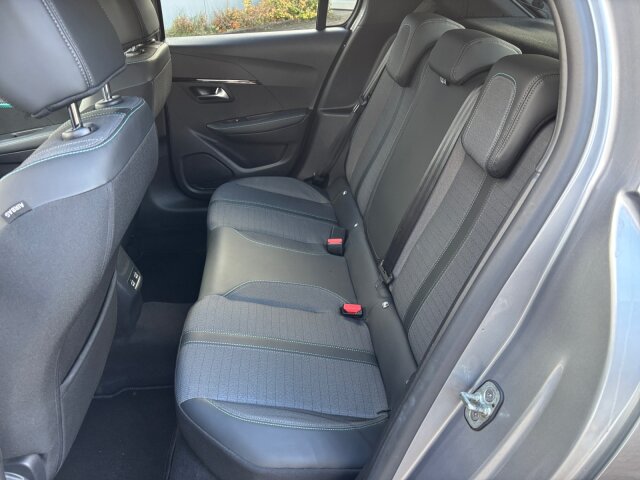 Peugeot 208 1.2 PT 100 Allure Pack Navi+SHZ+EPH+Kamera Peugeot 208 1.2 PT 100 Allure Pack Navi+SHZ+EPH+Kamera