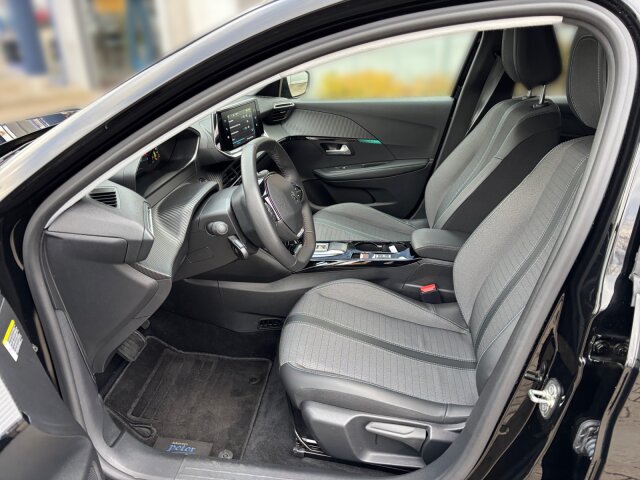 Peugeot e208 Allure 136 +11 KW OBC+LED+EPH+SHZ+ Peugeot e208 Allure 136 +11 KW OBC+LED+EPH+SHZ+