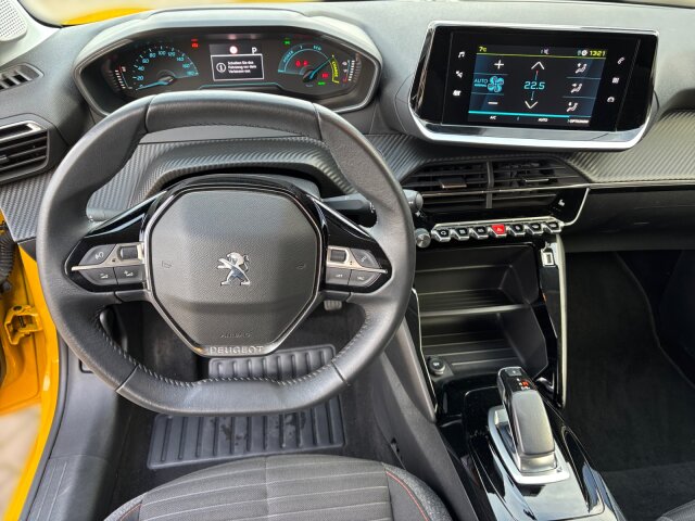 Peugeot e208 136 Active Pack 11 KW Charger+SHZ+EPH Peugeot e208 136 Active Pack 11 KW Charger+SHZ+EPH