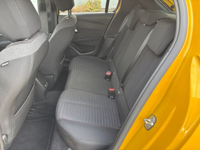 Peugeot e208 136 Active Pack 11 KW Charger+SHZ+EPH Peugeot e208 136 Active Pack 11 KW Charger+SHZ+EPH