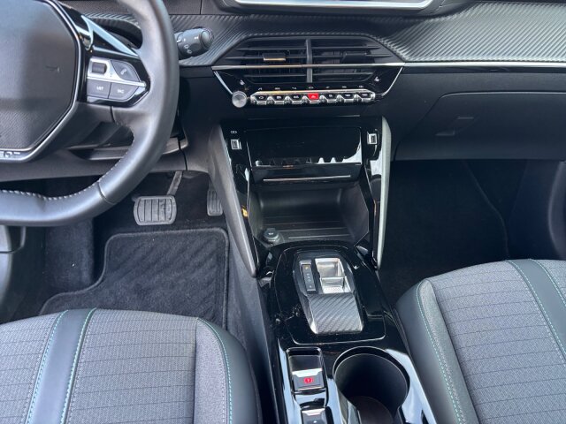 Peugeot e208 136 Allure Pack 11 KW Charger+Navi+SHZ+EPH Peugeot e208 136 Allure Pack 11 KW Charger+Navi+SHZ+EPH