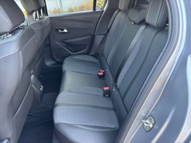 Peugeot e208 136 Allure Pack 11 KW Charger+Navi+SHZ+EPH Peugeot e208 136 Allure Pack 11 KW Charger+Navi+SHZ+EPH