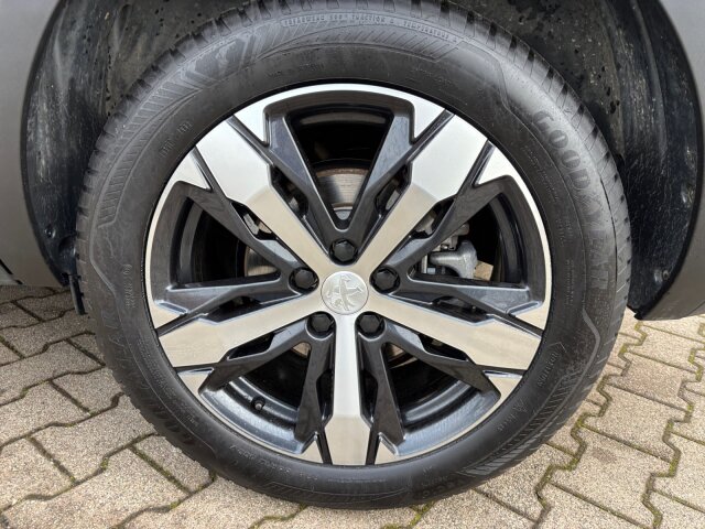 Peugeot 5008 1.2 PT 130 AllurePack EAT8 Navi+7 Sitze+SHZ Peugeot 5008 1.2 PT 130 AllurePack EAT8 Navi+7 Sitze+SHZ