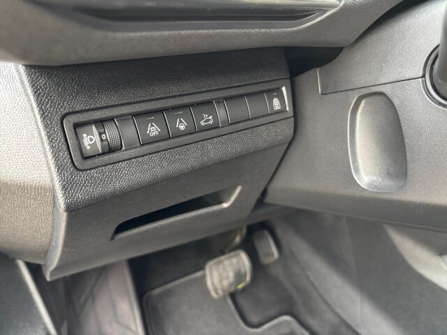 Peugeot 5008 1.2 PT 130 AllurePack EAT8 Navi+7 Sitze+SHZ Peugeot 5008 1.2 PT 130 AllurePack EAT8 Navi+7 Sitze+SHZ