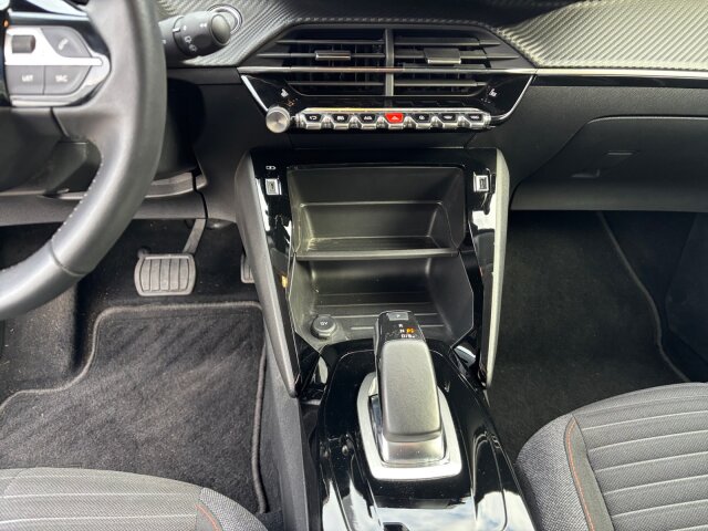 Peugeot e208 136 ActivePack 11 KW-Charger+SHZ+Mirror Peugeot e208 136 ActivePack 11 KW-Charger+SHZ+Mirror