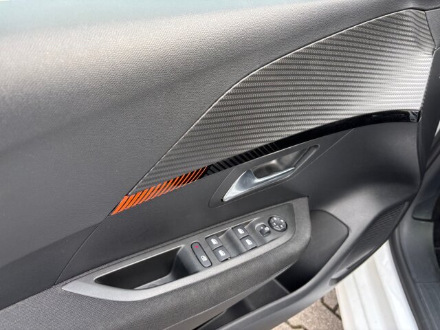 Peugeot e208 136 ActivePack 11 KW-Charger+SHZ+Mirror Peugeot e208 136 ActivePack 11 KW-Charger+SHZ+Mirror