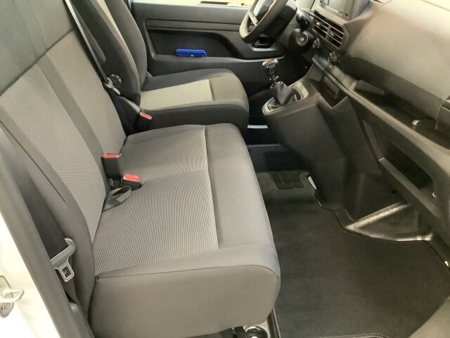 Opel Vivaro 1.5 D Basis L Laderaumboden Holz Opel Vivaro 1.5 D Basis L Laderaumboden Holz