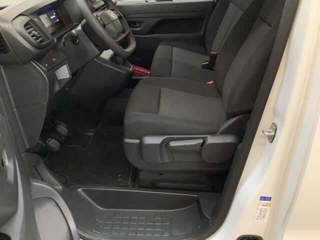 Opel Vivaro 1.5 D Basis L Laderaumboden Holz Opel Vivaro 1.5 D Basis L Laderaumboden Holz