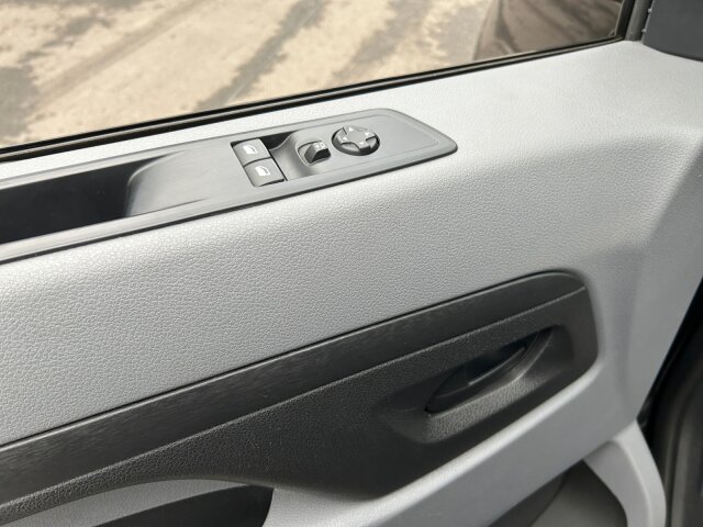 Opel Vivaro 2.0 D L Doka Flexspace 6-Sitzer Klima Opel Vivaro 2.0 D L Doka Flexspace 6-Sitzer Klima