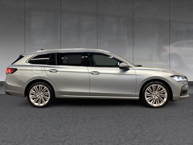 Skoda SUPERB COMBI SELECTION 2,0 TDI DSG * AHK*MATRIX* Skoda SUPERB COMBI SELECTION 2,0 TDI DSG * AHK*MATRIX*