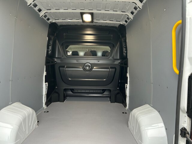 Opel Movano 2.2 D Doka Kasten 6-Sitzer L3 H2 Klimaautomatik Allwetter AHK (Mietw.) Opel Movano 2.2 D Doka Kasten 6-Sitzer L3 H2 Klimaautomatik Allwetter AHK (Mietw.)