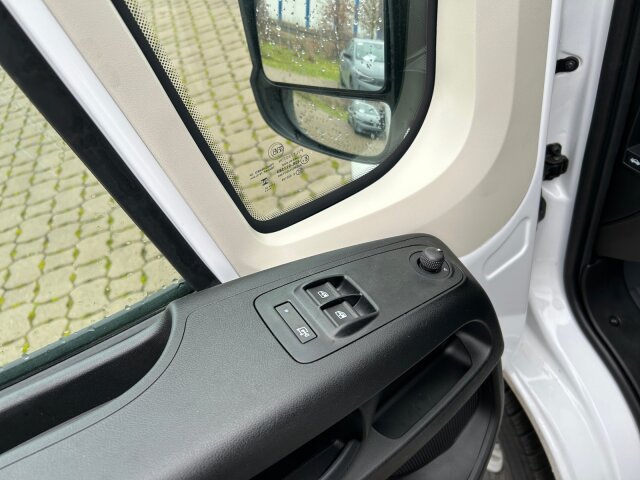 Opel Movano 2.2 D Doka Kasten 6-Sitzer L3 H2 Klimaautomatik Allwetter AHK (Mietw.) Opel Movano 2.2 D Doka Kasten 6-Sitzer L3 H2 Klimaautomatik Allwetter AHK (Mietw.)