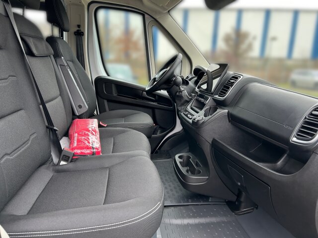 Opel Movano 2.2 D Doka Kasten 6-Sitzer L3 H2 Klimaautomatik Allwetter AHK (Mietw.) Opel Movano 2.2 D Doka Kasten 6-Sitzer L3 H2 Klimaautomatik Allwetter AHK (Mietw.)