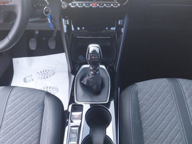 Peugeot 208 Allure 100 +Kamera+Navi+SHZ+LED+ Peugeot 208 Allure 100 +Kamera+Navi+SHZ+LED+