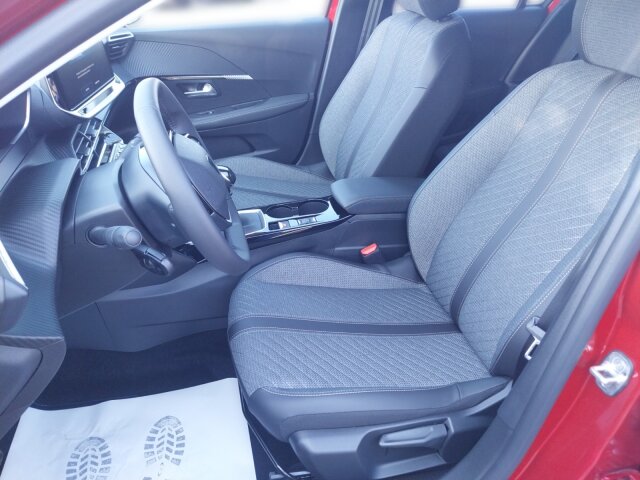 Peugeot 208 Allure 100 +Kamera+Navi+SHZ+LED+ Peugeot 208 Allure 100 +Kamera+Navi+SHZ+LED+