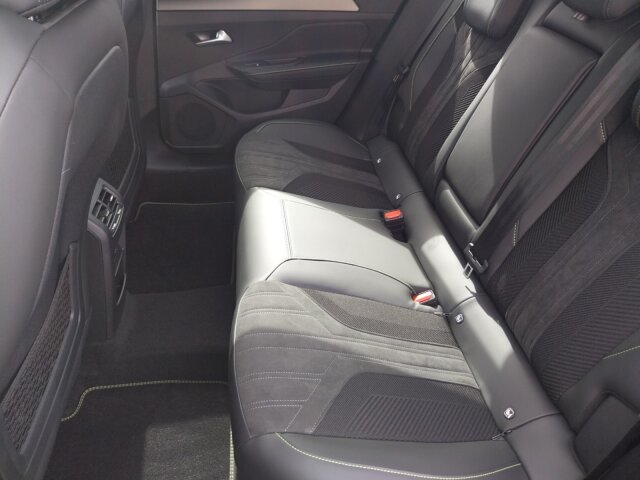 Peugeot 408 GT 145 +360°Kamera+Alcantara+ Peugeot 408 GT 145 +360°Kamera+Alcantara+