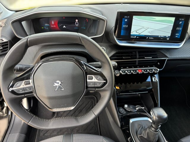 Peugeot 208 Allure Pack 100 Navi+SHZ+ECO-LED Peugeot 208 Allure Pack 100 Navi+SHZ+ECO-LED