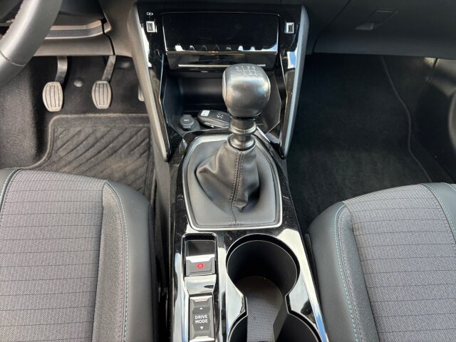 Peugeot 208 Allure Pack 100 Navi+SHZ+ECO-LED Peugeot 208 Allure Pack 100 Navi+SHZ+ECO-LED