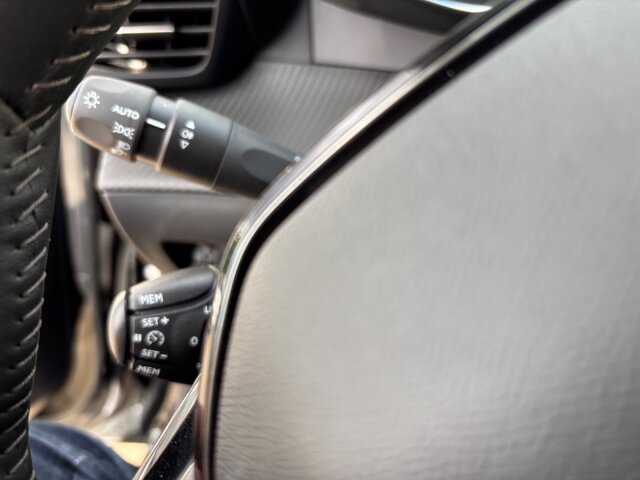 Peugeot 208 Allure Pack 100 Navi+SHZ+ECO-LED Peugeot 208 Allure Pack 100 Navi+SHZ+ECO-LED