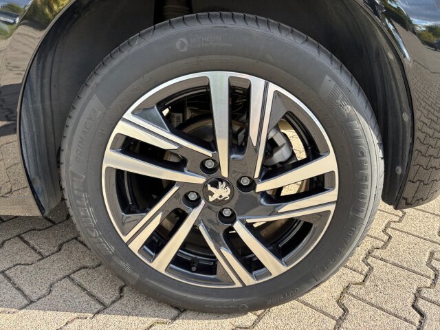 Peugeot 208 Allure Pack 100 Navi+SHZ+ECO-LED Peugeot 208 Allure Pack 100 Navi+SHZ+ECO-LED