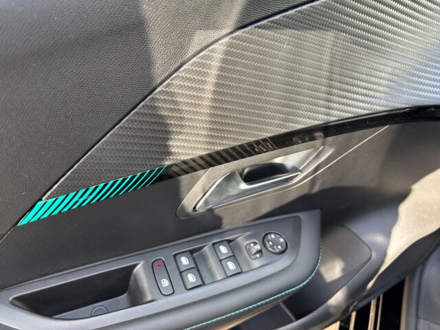 Peugeot 208 Allure Pack 100 Navi+SHZ+ECO-LED Peugeot 208 Allure Pack 100 Navi+SHZ+ECO-LED