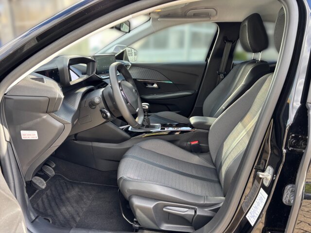 Peugeot 208 Allure Pack 100 Navi+SHZ+ECO-LED Peugeot 208 Allure Pack 100 Navi+SHZ+ECO-LED