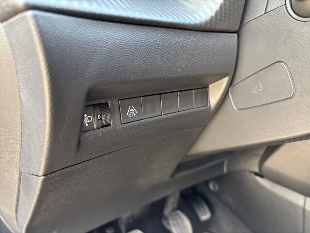 Peugeot 208 Allure Pack 100 Navi+SHZ+ECO-LED Peugeot 208 Allure Pack 100 Navi+SHZ+ECO-LED