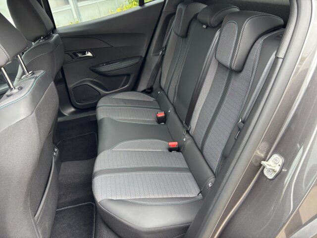 Peugeot 2008 Allure 100 PureTech +Kamera+LED+SHZ+AHK+ Peugeot 2008 Allure 100 PureTech +Kamera+LED+SHZ+AHK+