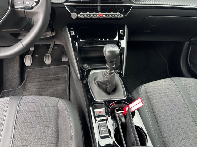 Peugeot 208 Allure Pack 100 +Kamera+Nai+SHZ+EPH+ Peugeot 208 Allure Pack 100 +Kamera+Nai+SHZ+EPH+