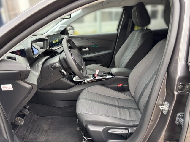 Peugeot 208 Allure Pack 100 +Kamera+Nai+SHZ+EPH+ Peugeot 208 Allure Pack 100 +Kamera+Nai+SHZ+EPH+