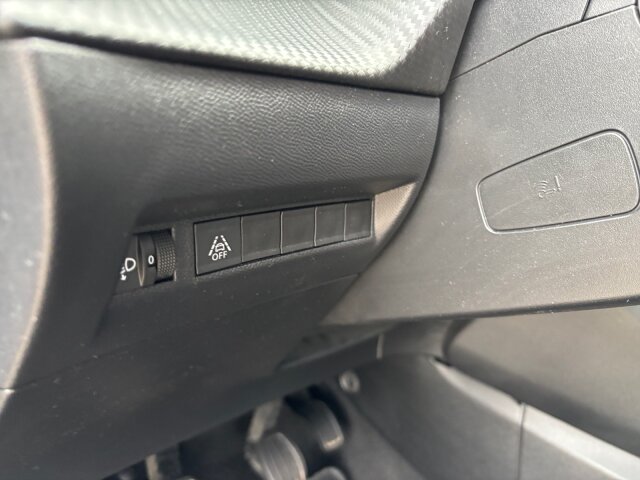 Peugeot 208 Allure Pack 100 +Kamera+Nai+SHZ+EPH+ Peugeot 208 Allure Pack 100 +Kamera+Nai+SHZ+EPH+