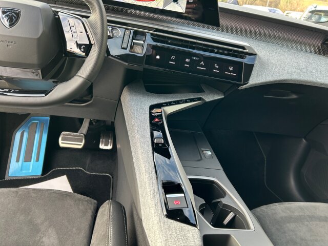 Peugeot 3008 GT 145 +Winter-Paket+Pano-Navi+SHZ+Kamera Peugeot 3008 GT 145 +Winter-Paket+Pano-Navi+SHZ+Kamera