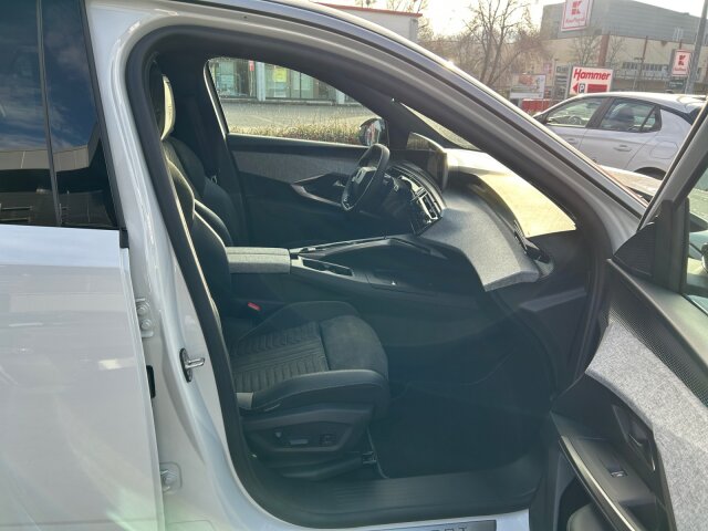 Peugeot 3008 GT 145 +Winter-Paket+Pano-Navi+SHZ+Kamera Peugeot 3008 GT 145 +Winter-Paket+Pano-Navi+SHZ+Kamera