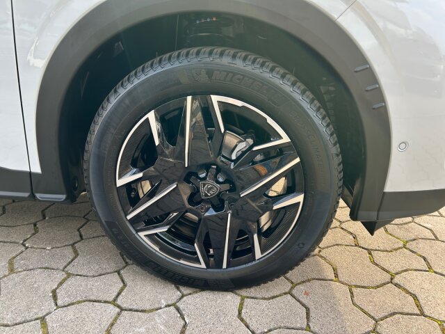 Peugeot 3008 GT 145 +Winter-Paket+Pano-Navi+SHZ+Kamera Peugeot 3008 GT 145 +Winter-Paket+Pano-Navi+SHZ+Kamera