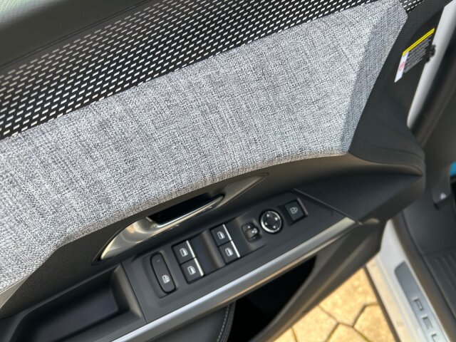 Peugeot 3008 GT 145 +Winter-Paket+Pano-Navi+SHZ+Kamera Peugeot 3008 GT 145 +Winter-Paket+Pano-Navi+SHZ+Kamera